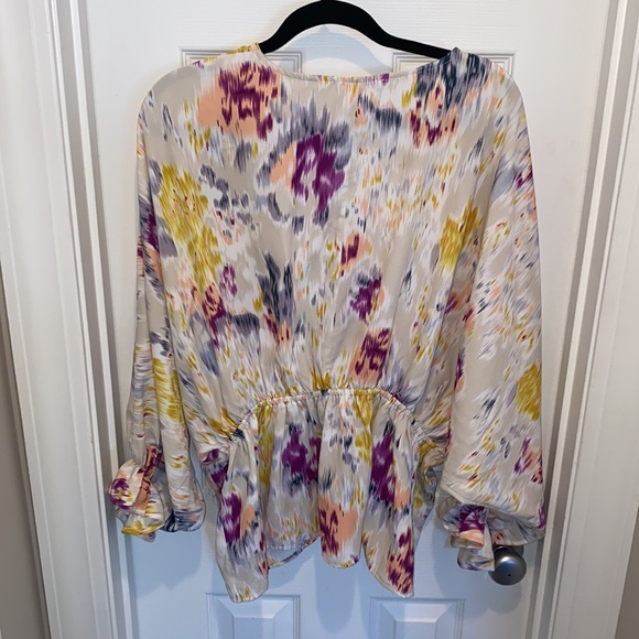 Beautiful, medium, Entro top - Picture 2 of 6